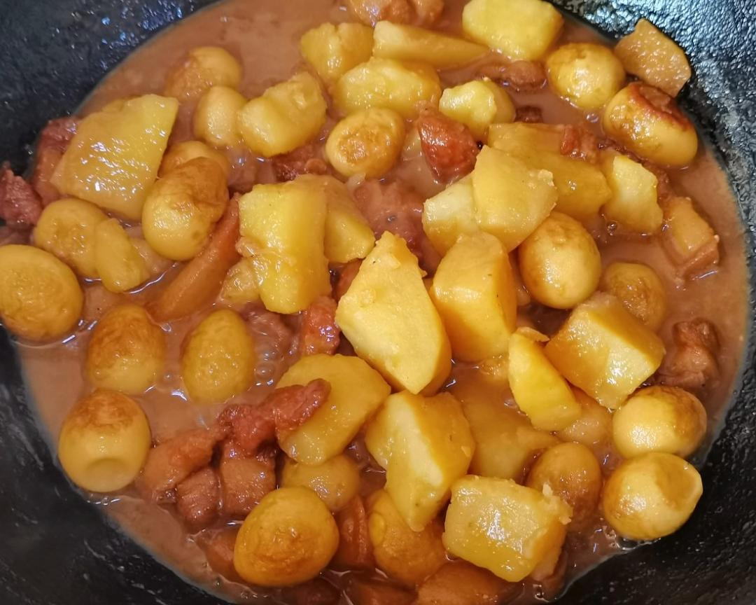 红烧肉土豆鹌鹑蛋『老下饭了』的做法
