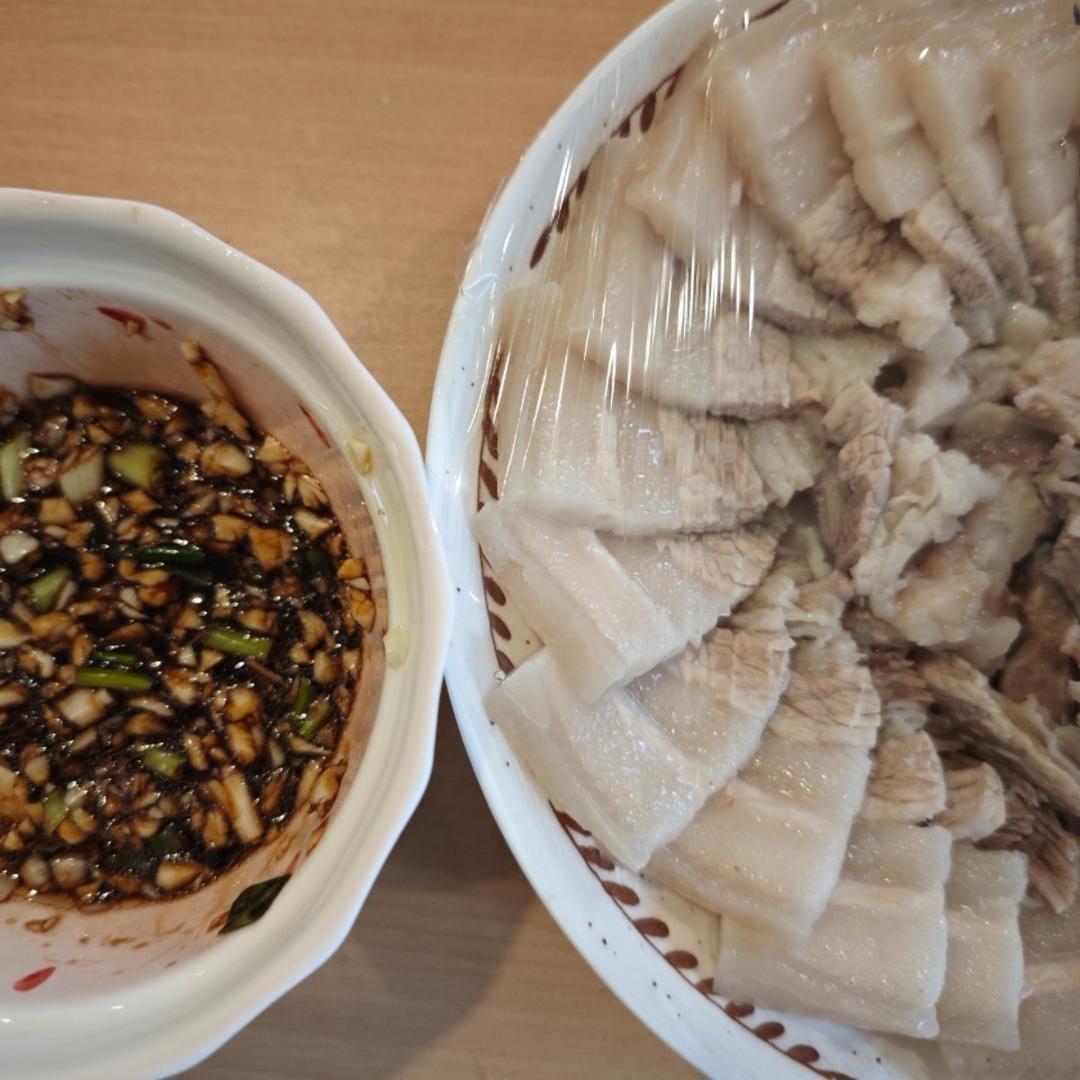白切肉，蘸料是灵魂
