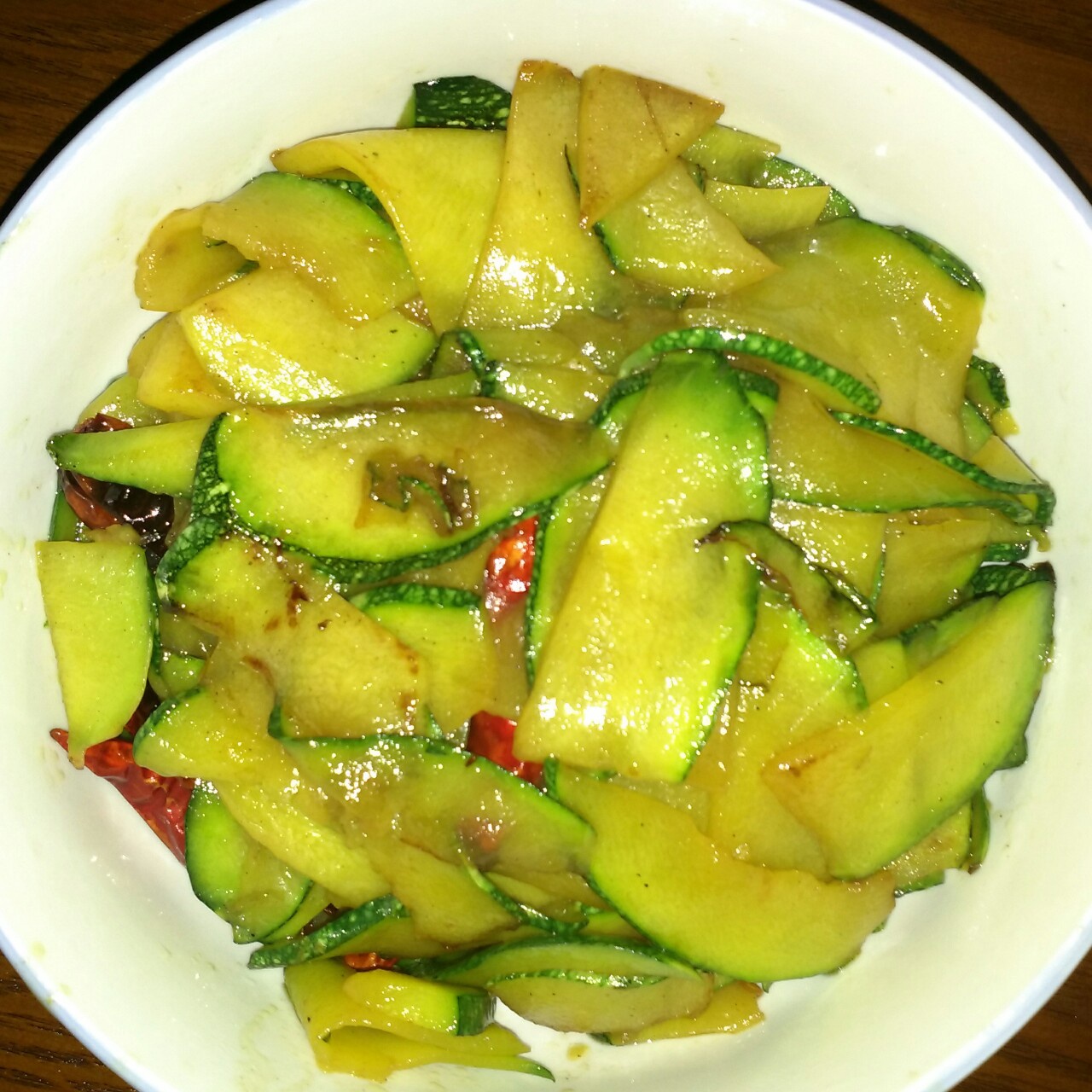 白色t-shirt丶做的清炒嫩南瓜