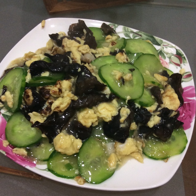 黄瓜木耳炒鸡蛋