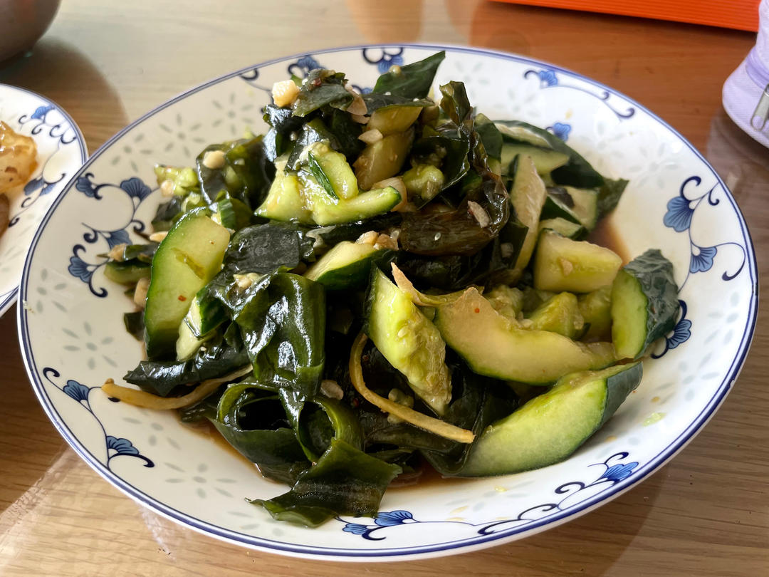 今天吃巨下饭的凉拌黄瓜裙带菜