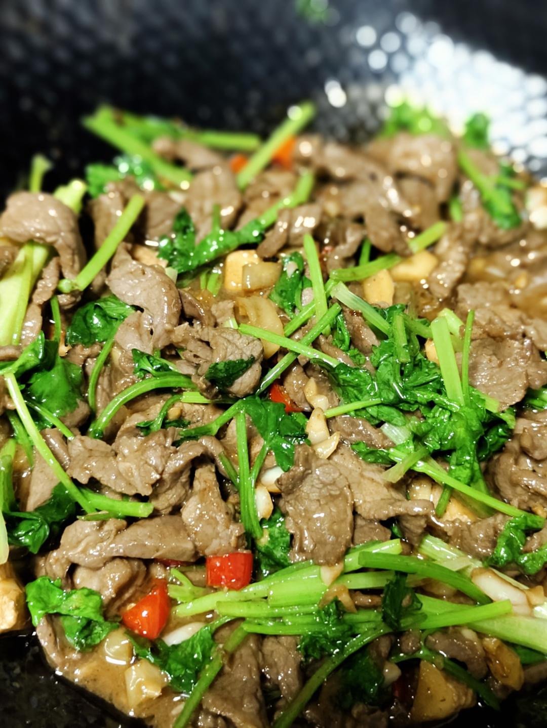 小炒黄牛肉，肉嫩味香！太好吃了简直是米饭杀手！