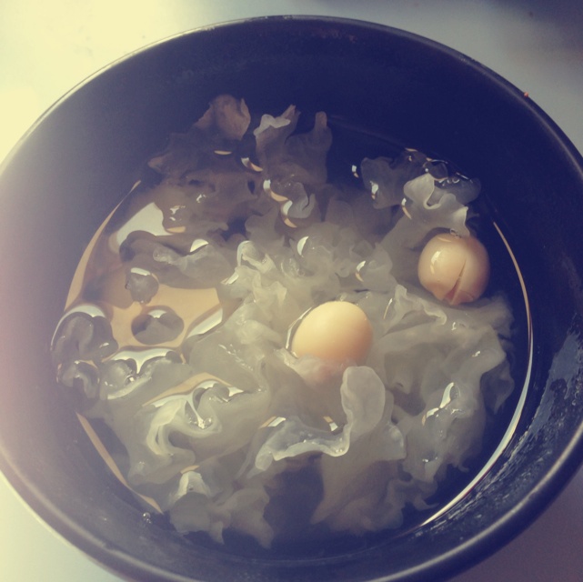 银耳莲子羹