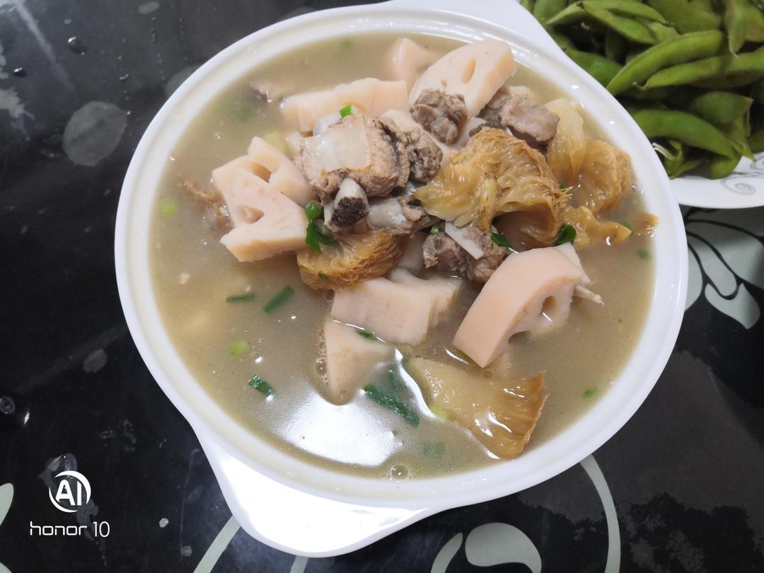 猴头菇排骨藕汤的做法