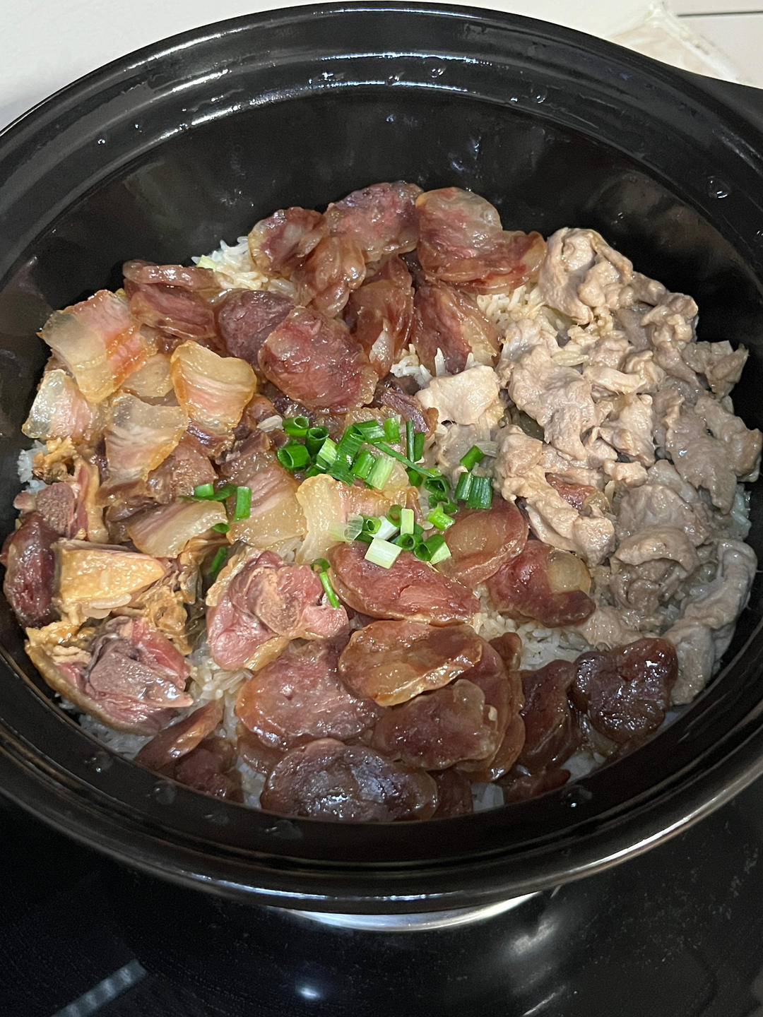 广式腊味煲仔饭