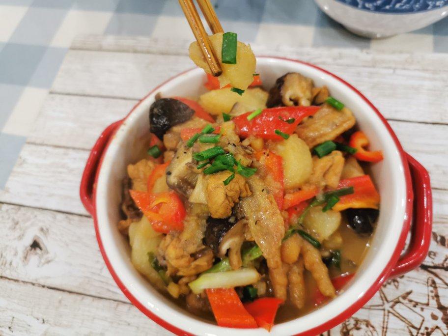 厨师长教你：“黄焖土鸡”的家常做法，味道很赞先收藏了