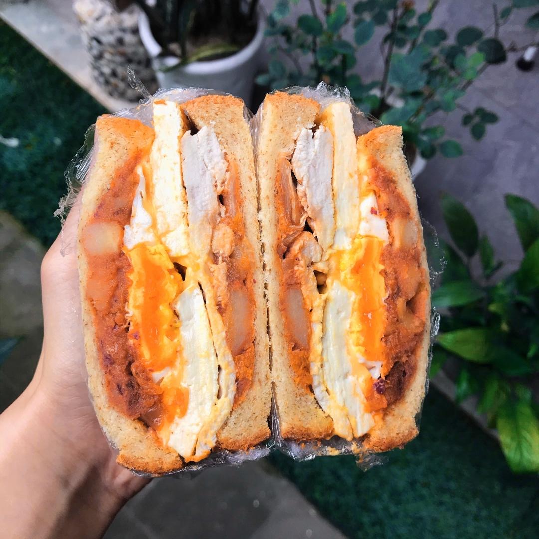 超快手的泡菜豆腐三明治『低脂早餐』