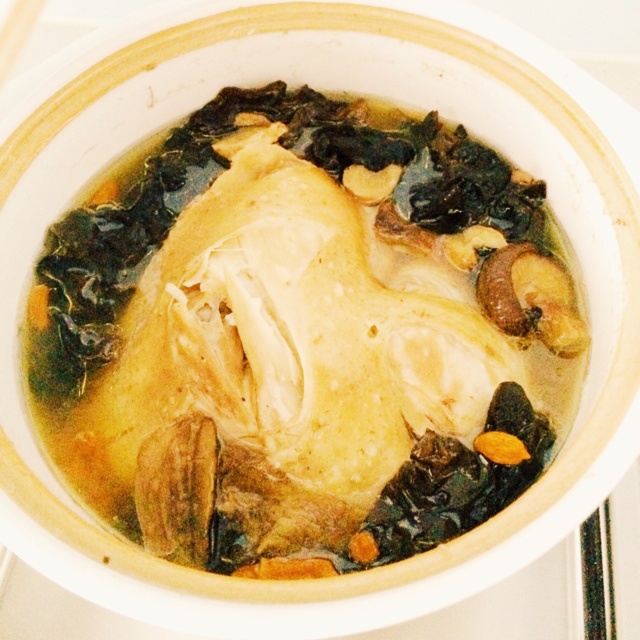 香菇炖鸡汤