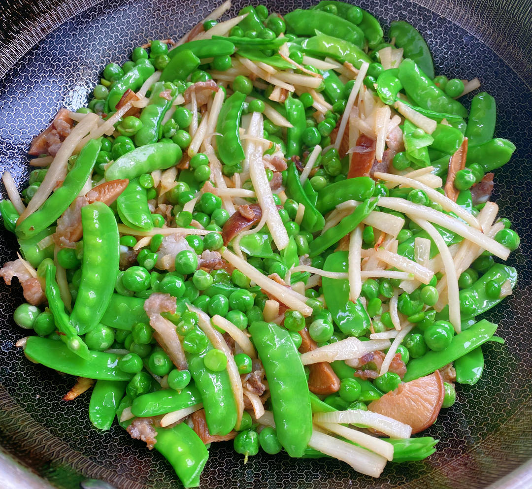 应季家常豌豆炒肉～拌饭绝绝子