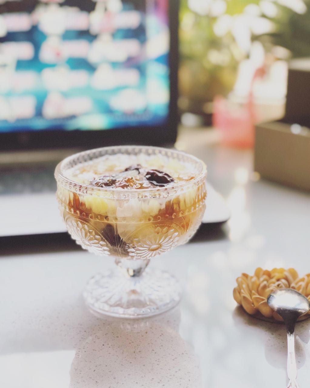 桃胶银耳红枣羹