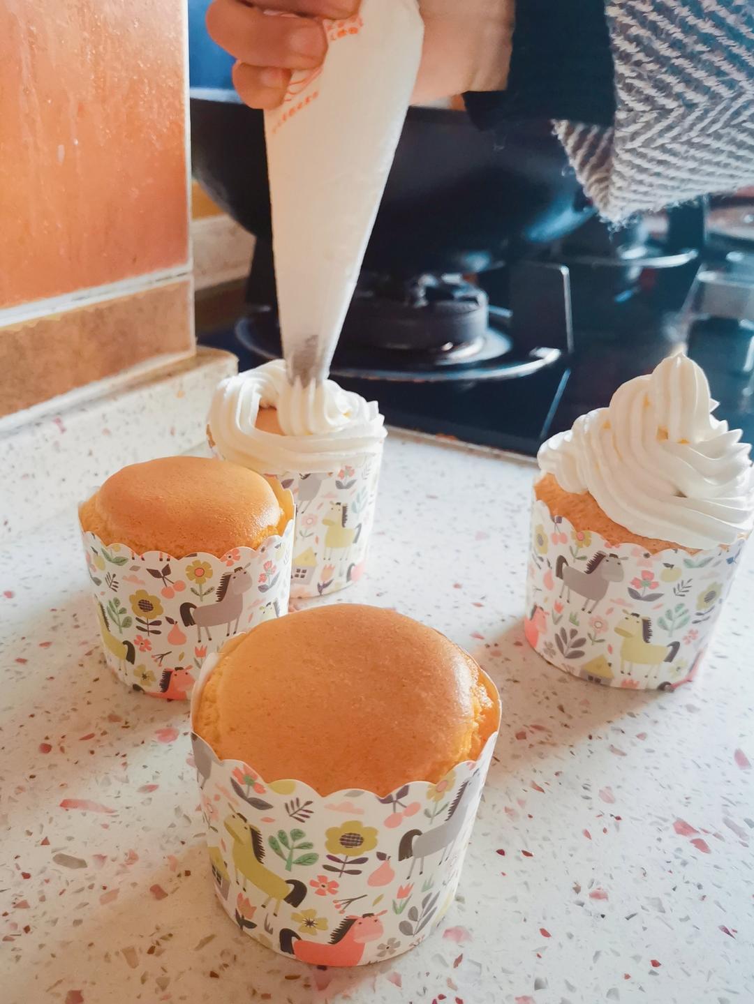 纸杯蛋糕不开裂（可做戚风蛋糕）