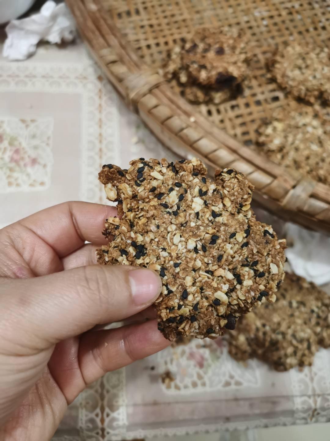 素食:有机燕麦芝麻大饼干