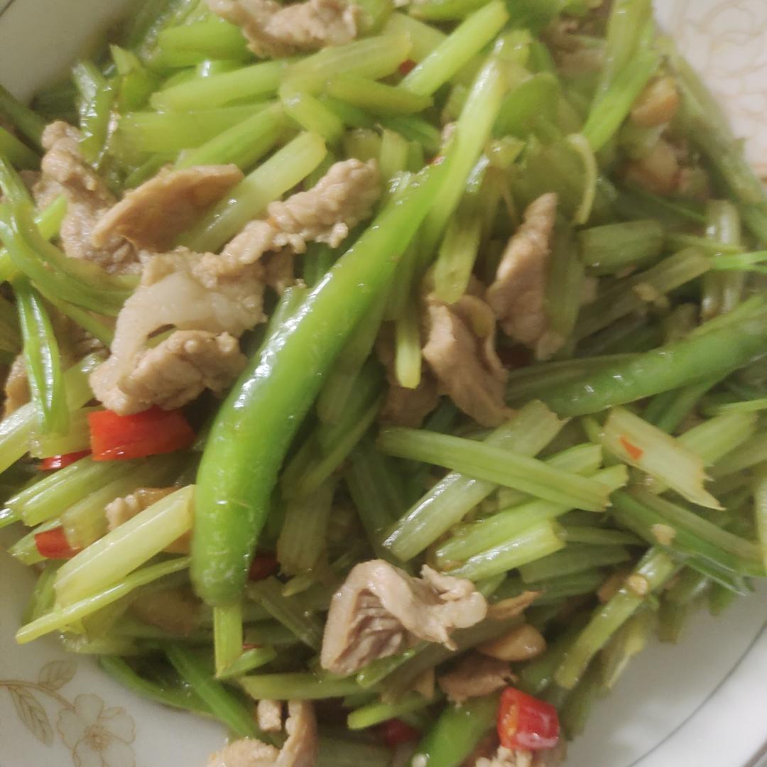芹菜炒肉