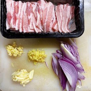 减肥者慎入！家庭版韩式烤五花肉做法（无需烤箱版）的做法 步骤1