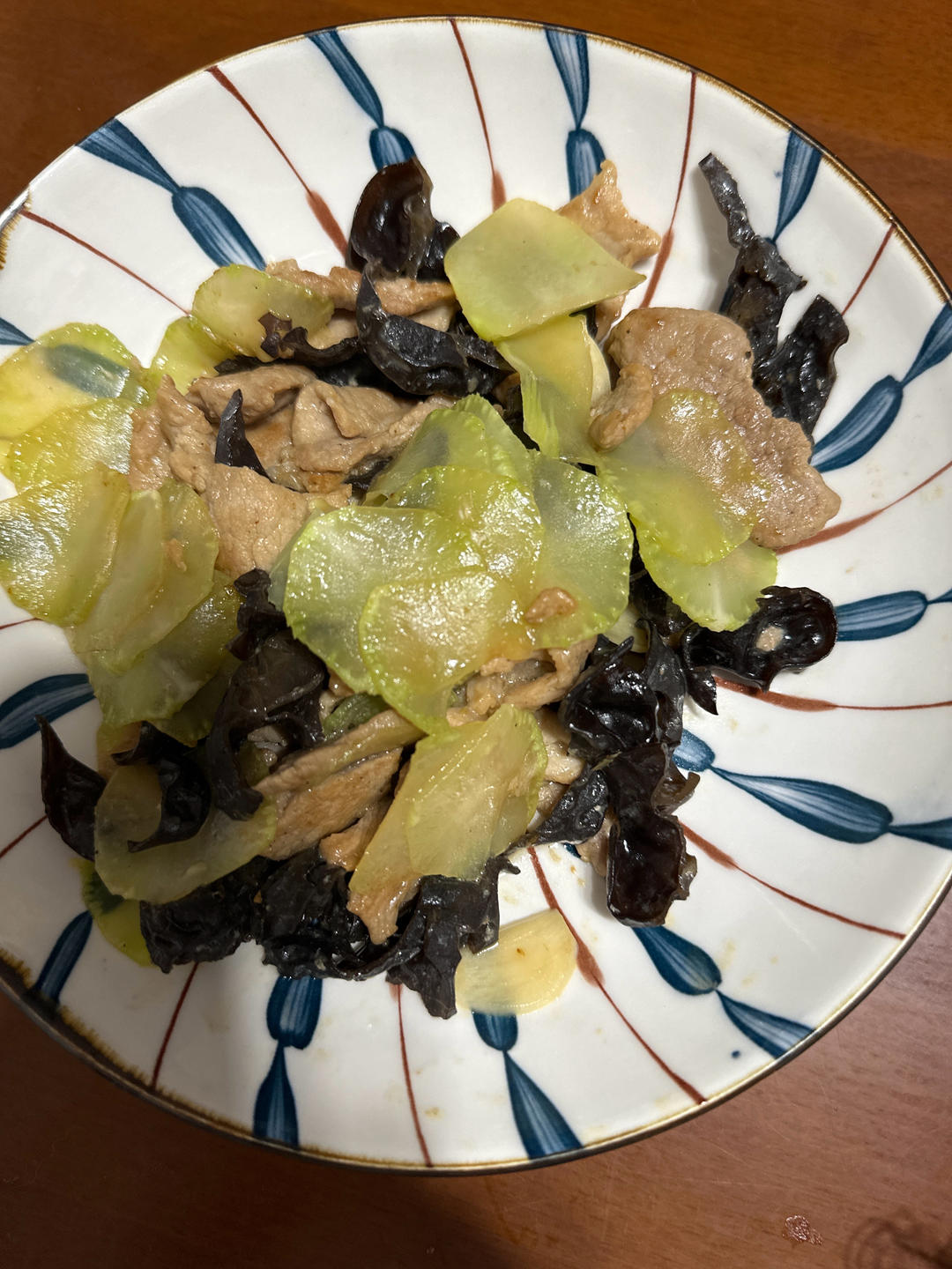 莴笋木耳炒肉清脆爽口超好吃