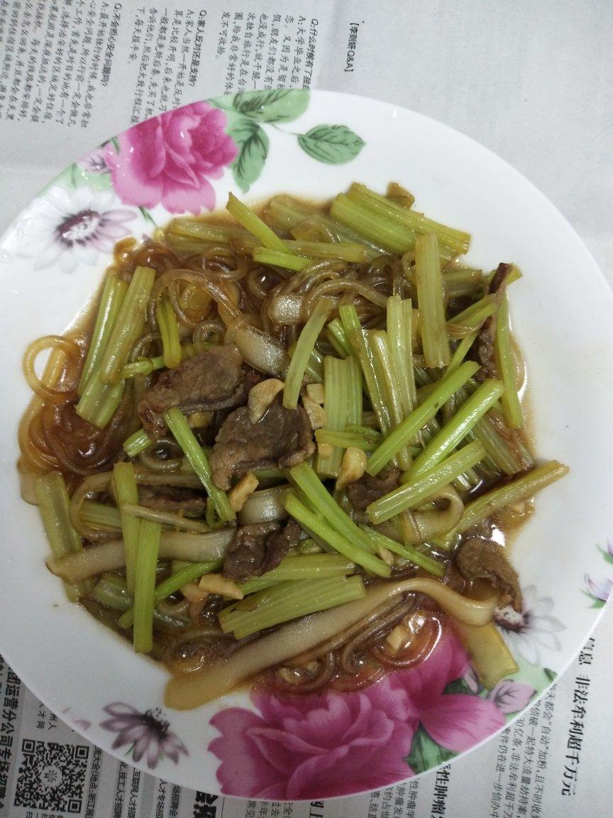 芹菜炒粉条