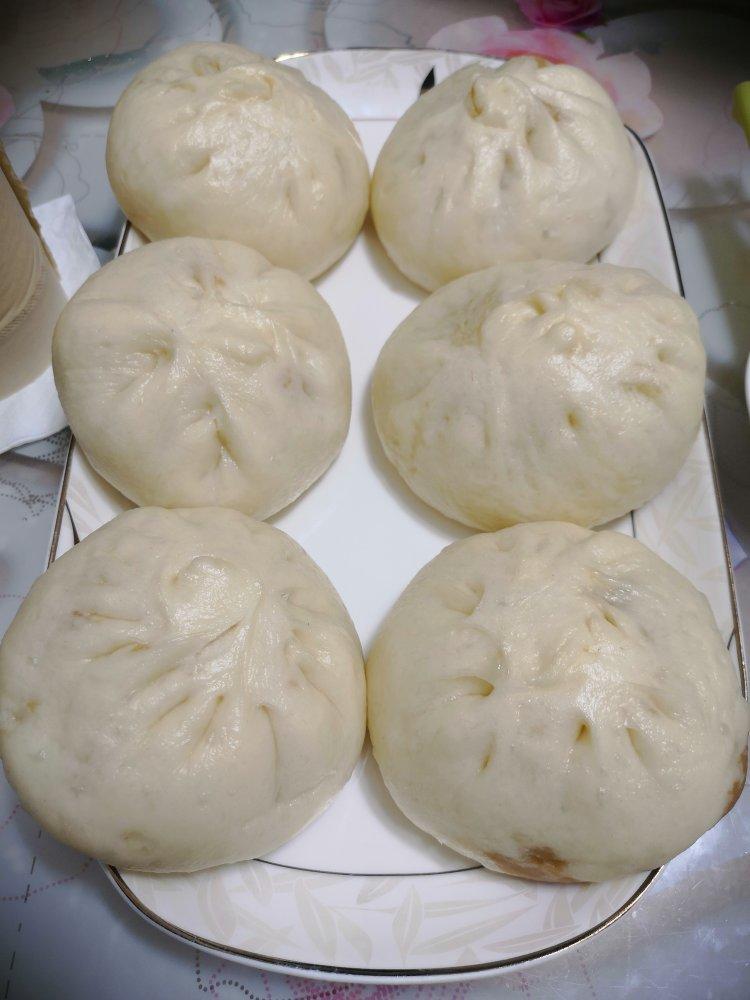 松软多汁的肉包子