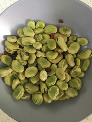 寻味春天—葱香蚕豆的做法 步骤3