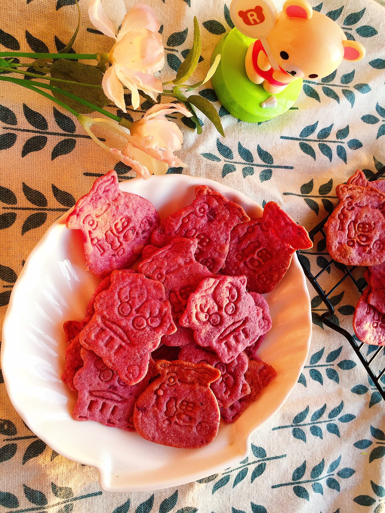#麦子厨房#小红锅制作：宝宝零食～福袋紫薯小饼干的做法 步骤12