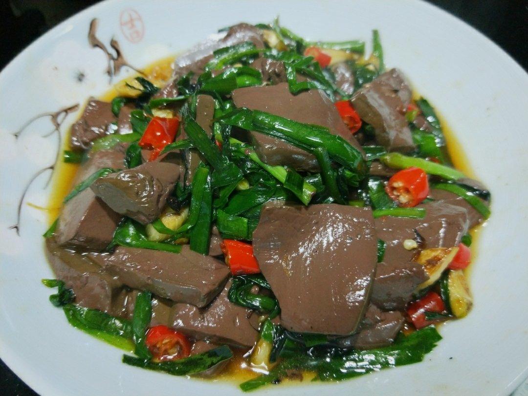 韭菜炒鸭血