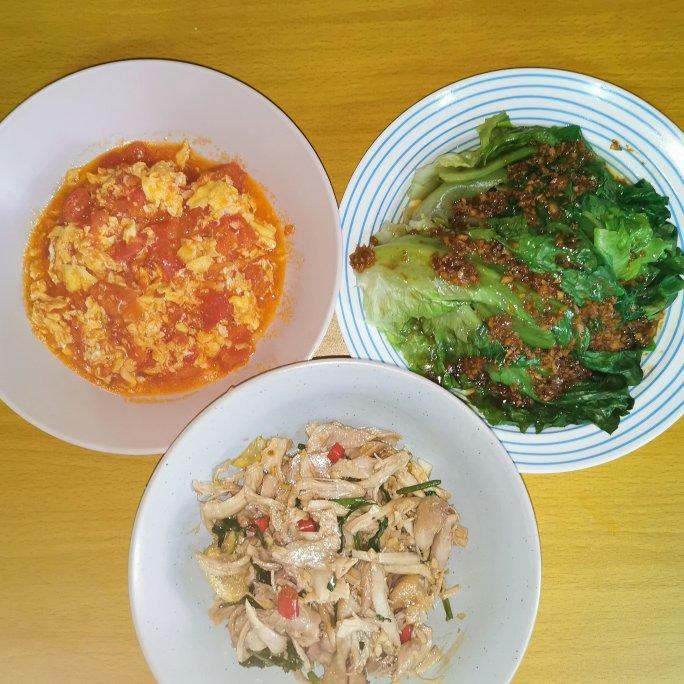 蚝油生菜，比肉要好吃，还不怕胖，搞点低脂减肥餐，爽脆可口，超营养哦👏