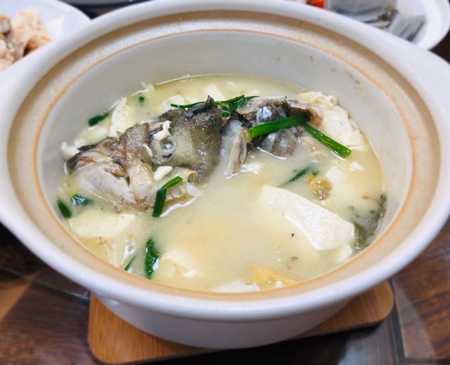 奶白色砂锅鱼头/鲫鱼豆腐汤的做法(零基础炖出奶白色汤)的做法