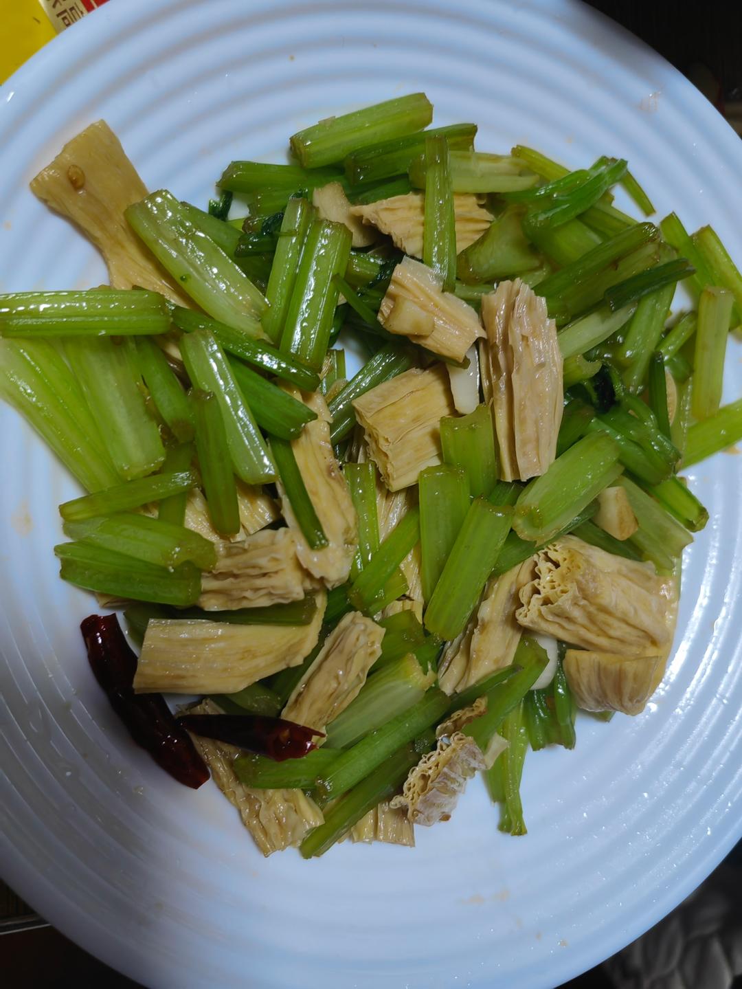 芹菜炒腐竹