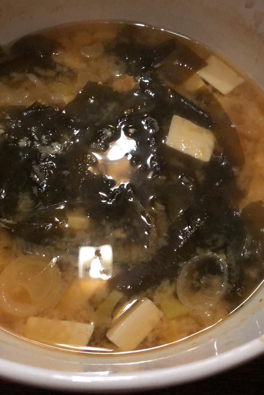 豆腐裙带菜味噌汤