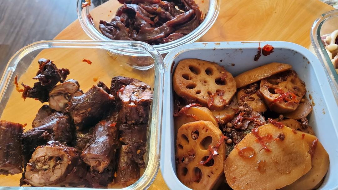 还原度超高的┃周黑鸭