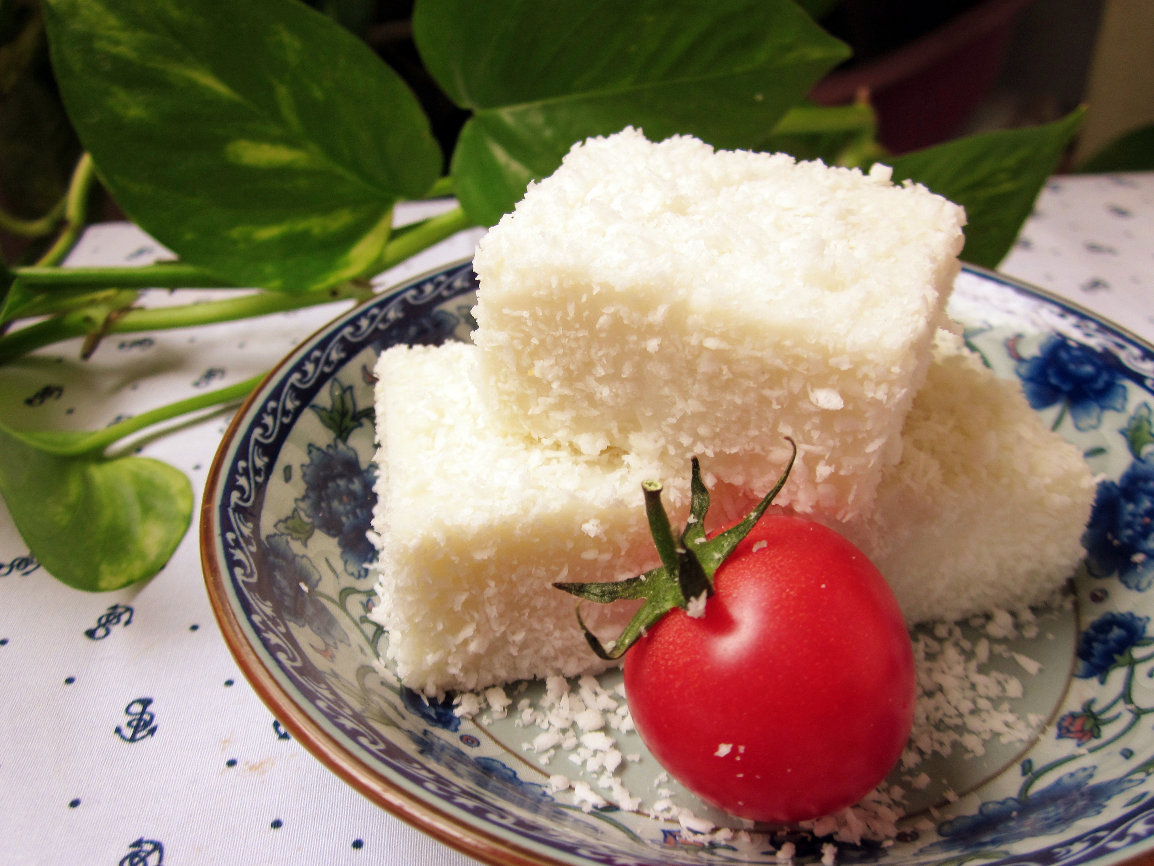 胡萝卜熊做的椰香白玉糕