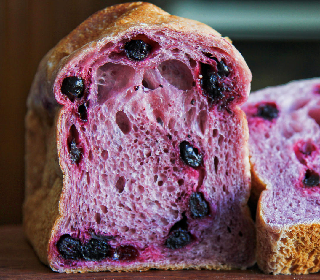 黑醋栗蓝莓无花果吐司｜高水量面团制作工法