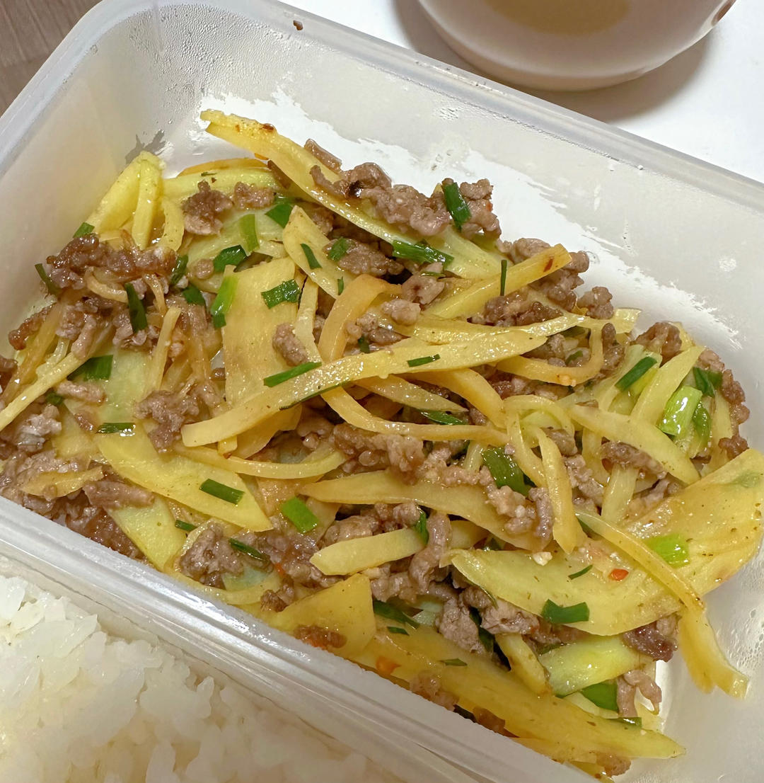 一人暮らしって何か食べよう