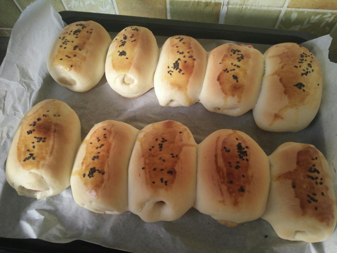 火腿肉松面包卷