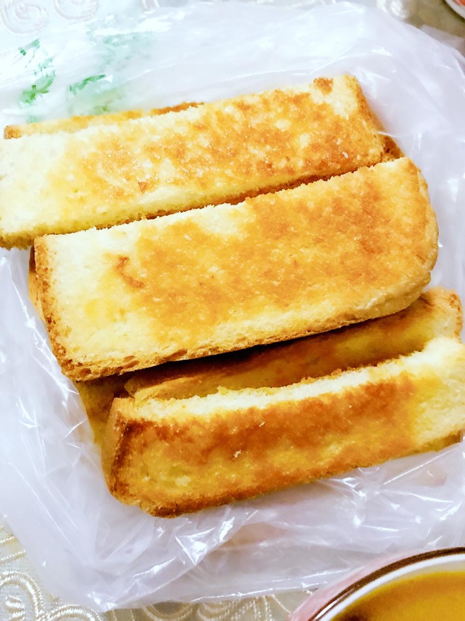 蓝田玉生烟1hv4做的黄油蜂蜜面包片