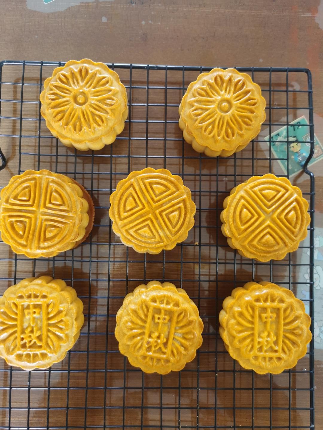 广式月饼—蛋黄莲蓉月饼