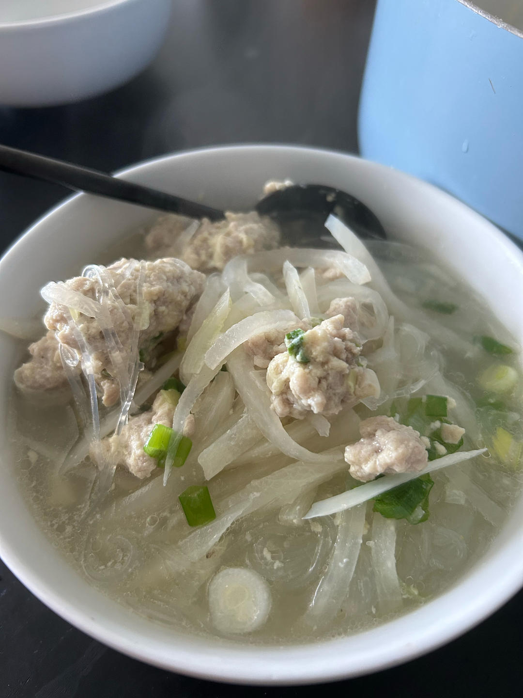 一碗清甜鲜美的萝卜丝肉丸汤