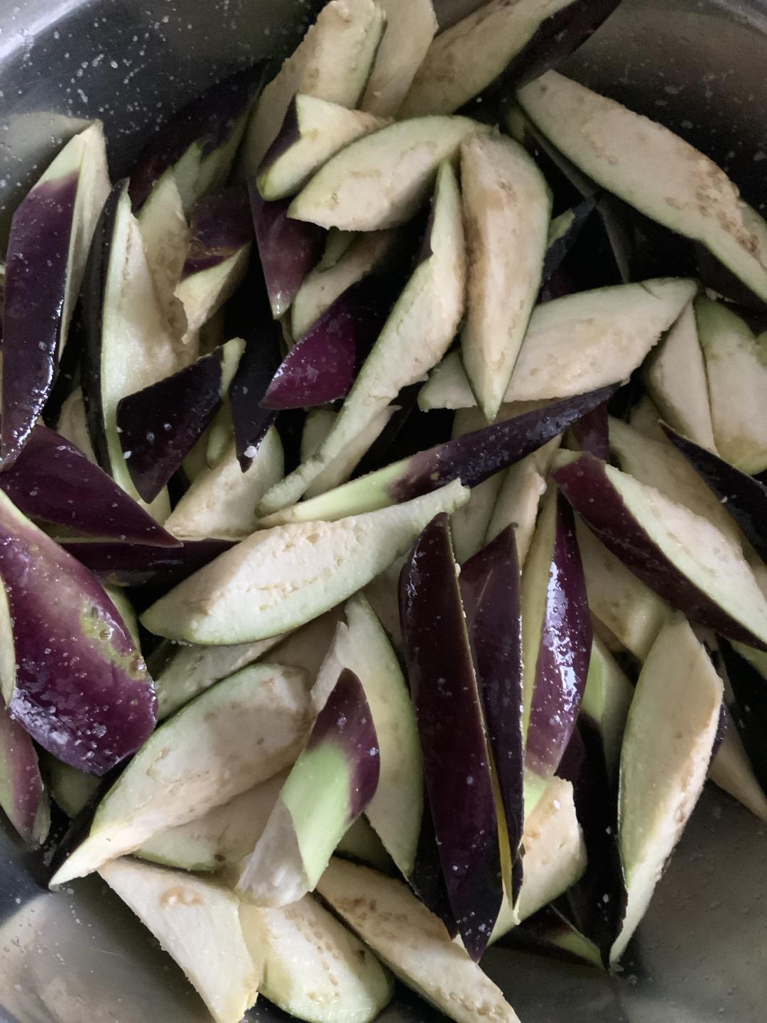红烧茄子（佐西红柿尖椒）