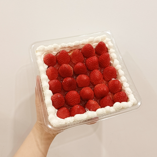 红颜草莓蛋糕（盒马红颜草莓盒子蛋糕复刻+微改良）的做法