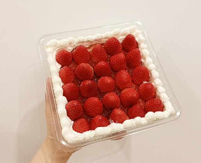 红颜草莓蛋糕（盒马红颜草莓盒子蛋糕复刻+微改良）