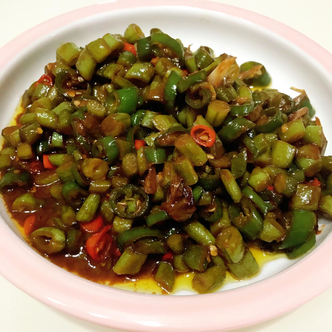 甜面酱炒豆角尖椒