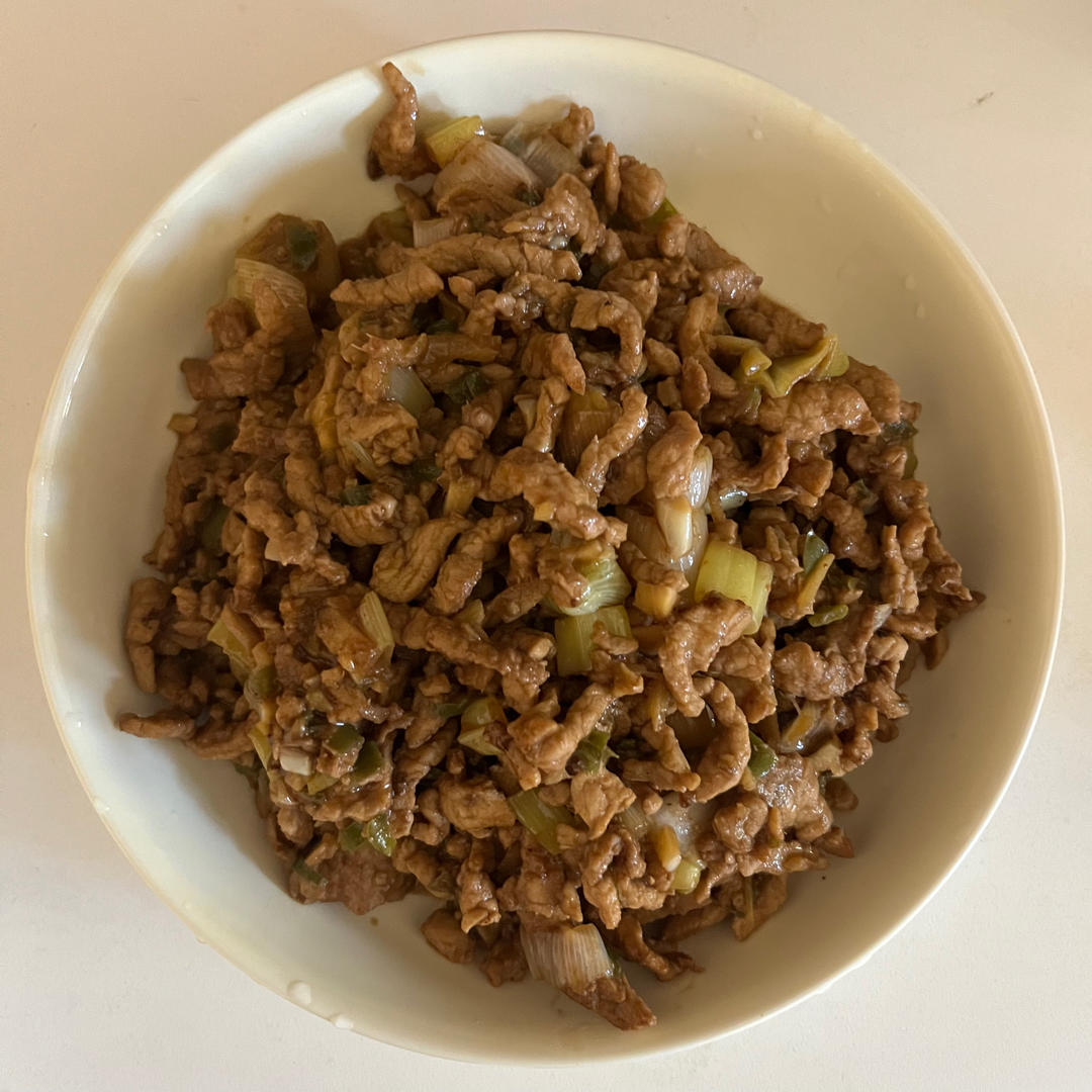 厨师长教你：“鱼香肉丝重庆版”的家常做法，酸辣下饭，收藏了