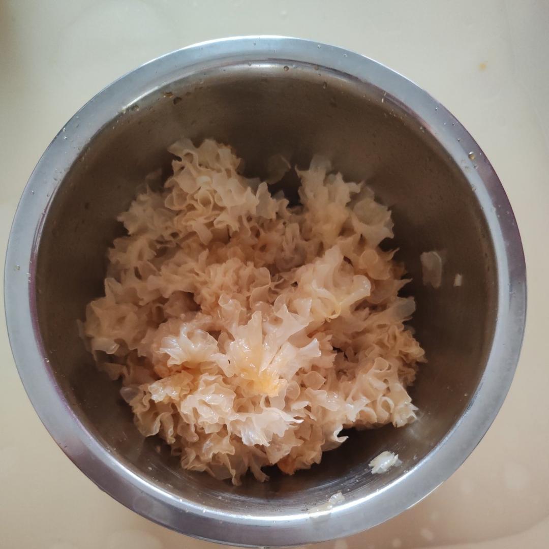 凉拌银耳