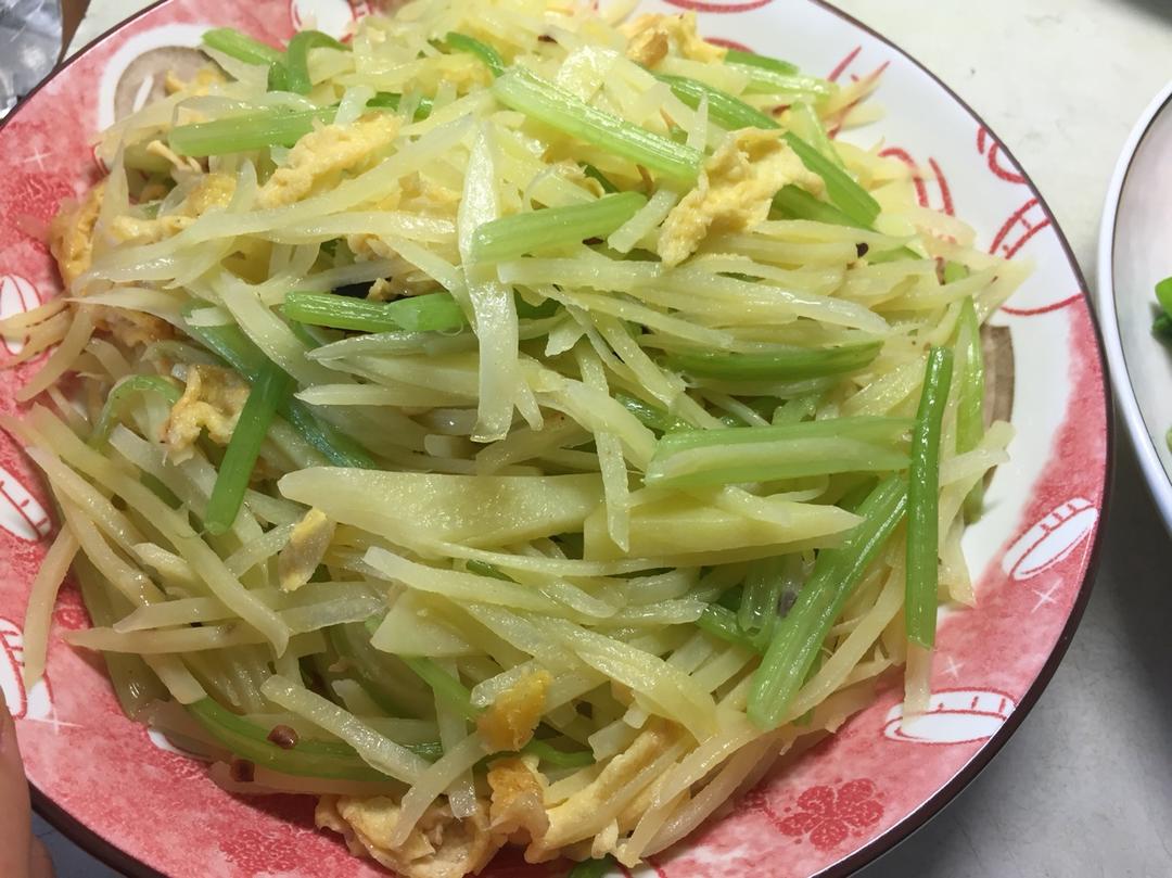 下饭菜  芹菜炒土豆丝