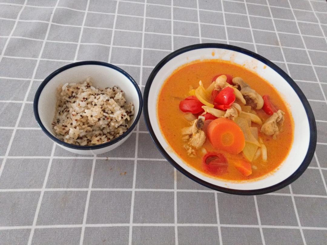 红咖喱鸡块炖杂蔬