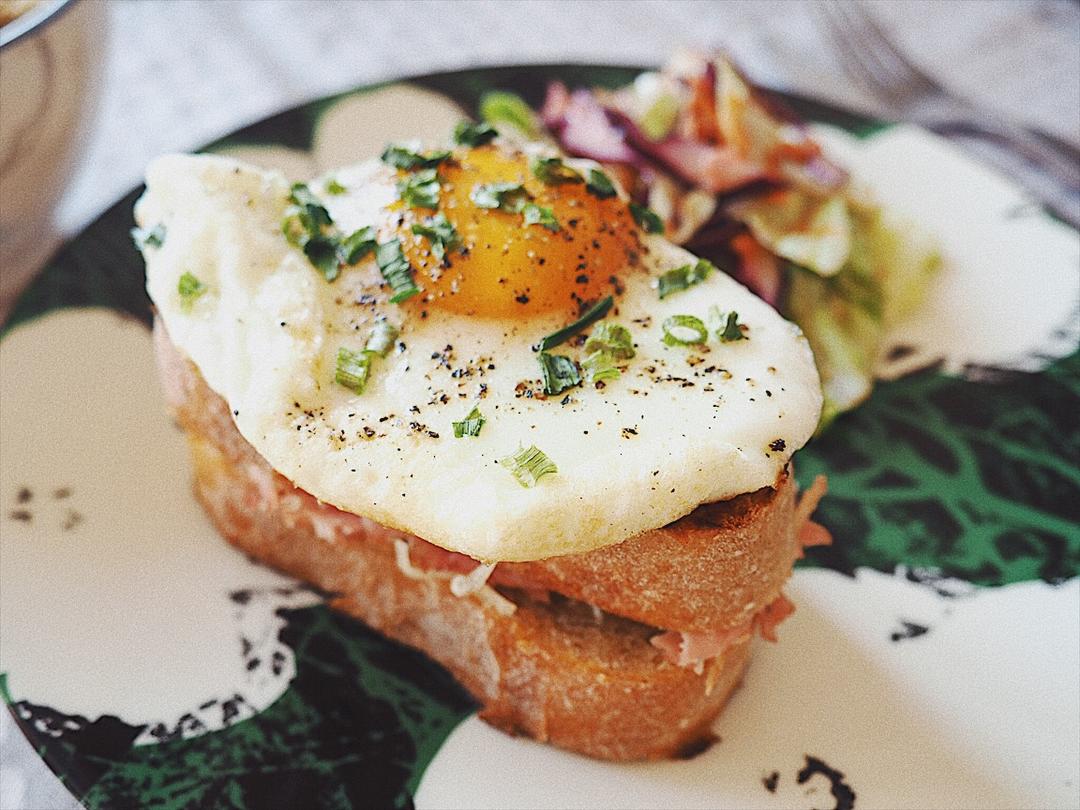 地道法式火腿蛋热三明治 — Croque-madame的做法