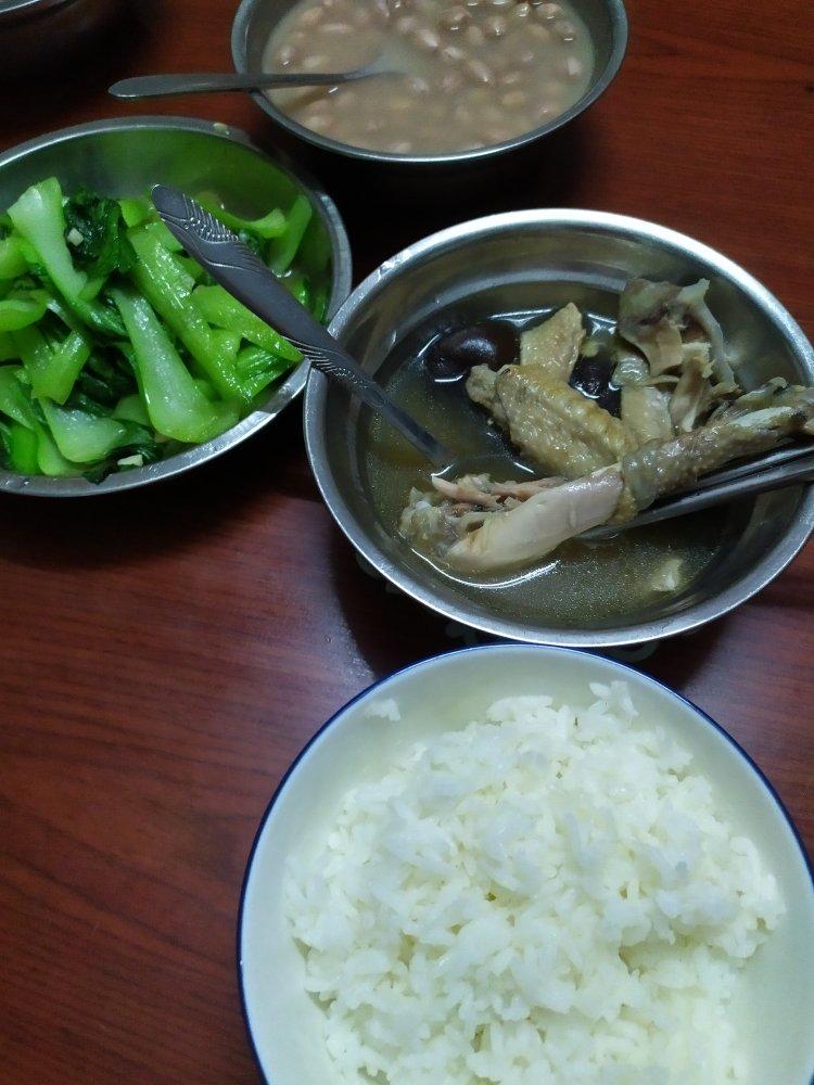 香菇炖鸡汤
