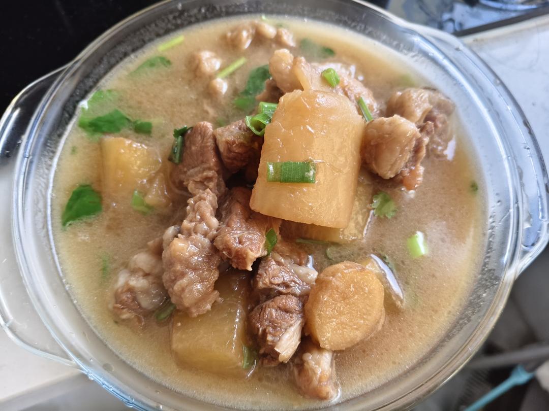 萝卜焖牛腩 （好吃得可以摆摊了）