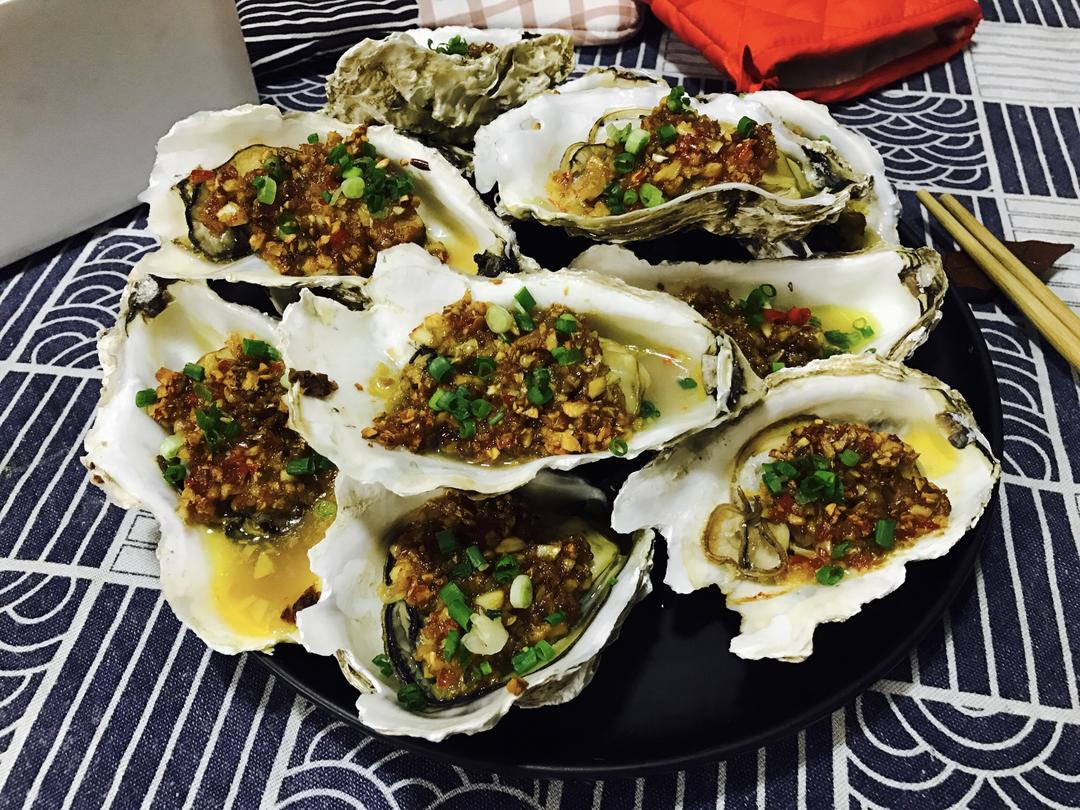媲美夜市，做法简单的销魂蒜蓉烤生蚝的做法