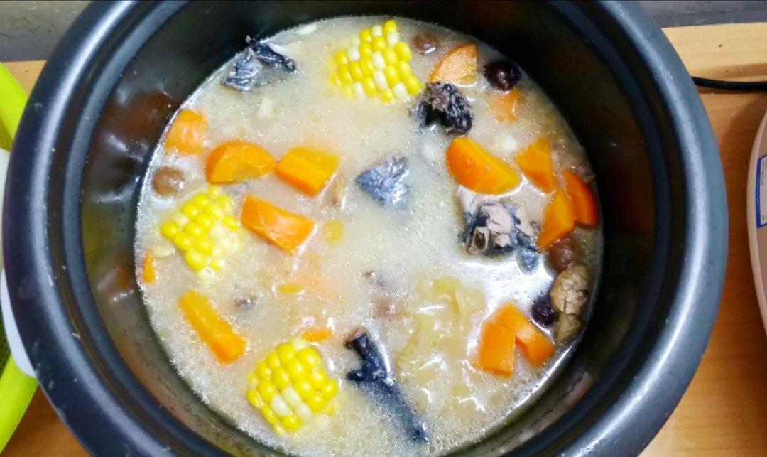 滋补乌鸡汤