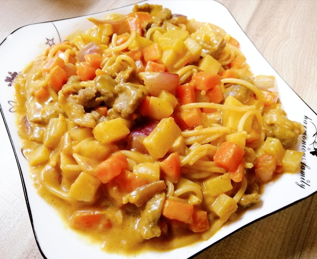 咖喱土豆牛肉胡萝卜洋葱意面的做法
